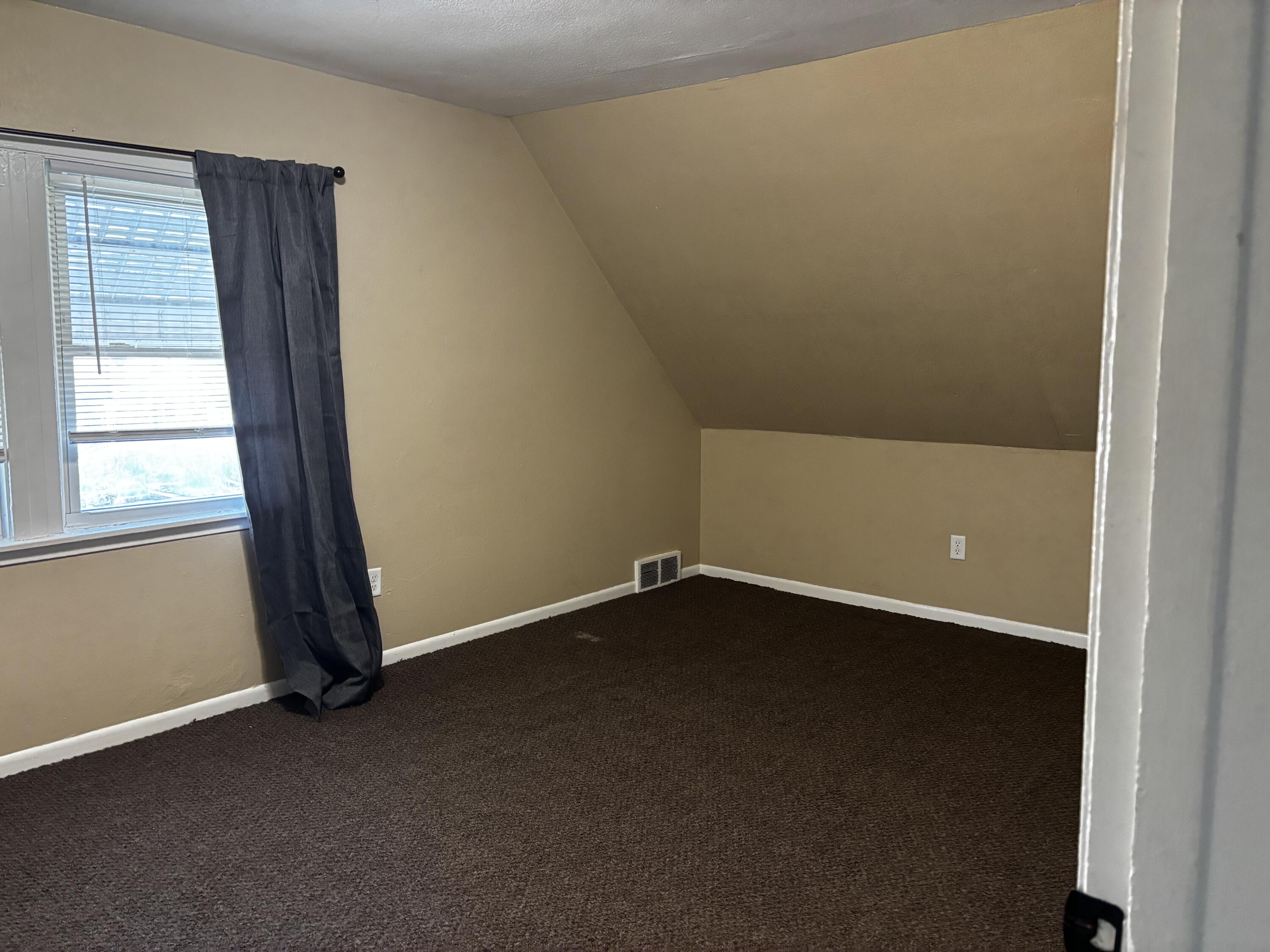 5525 North 36th Street Milwaukee, WI 53209 - Photo 28 of 39 Bedrm 4 Upper