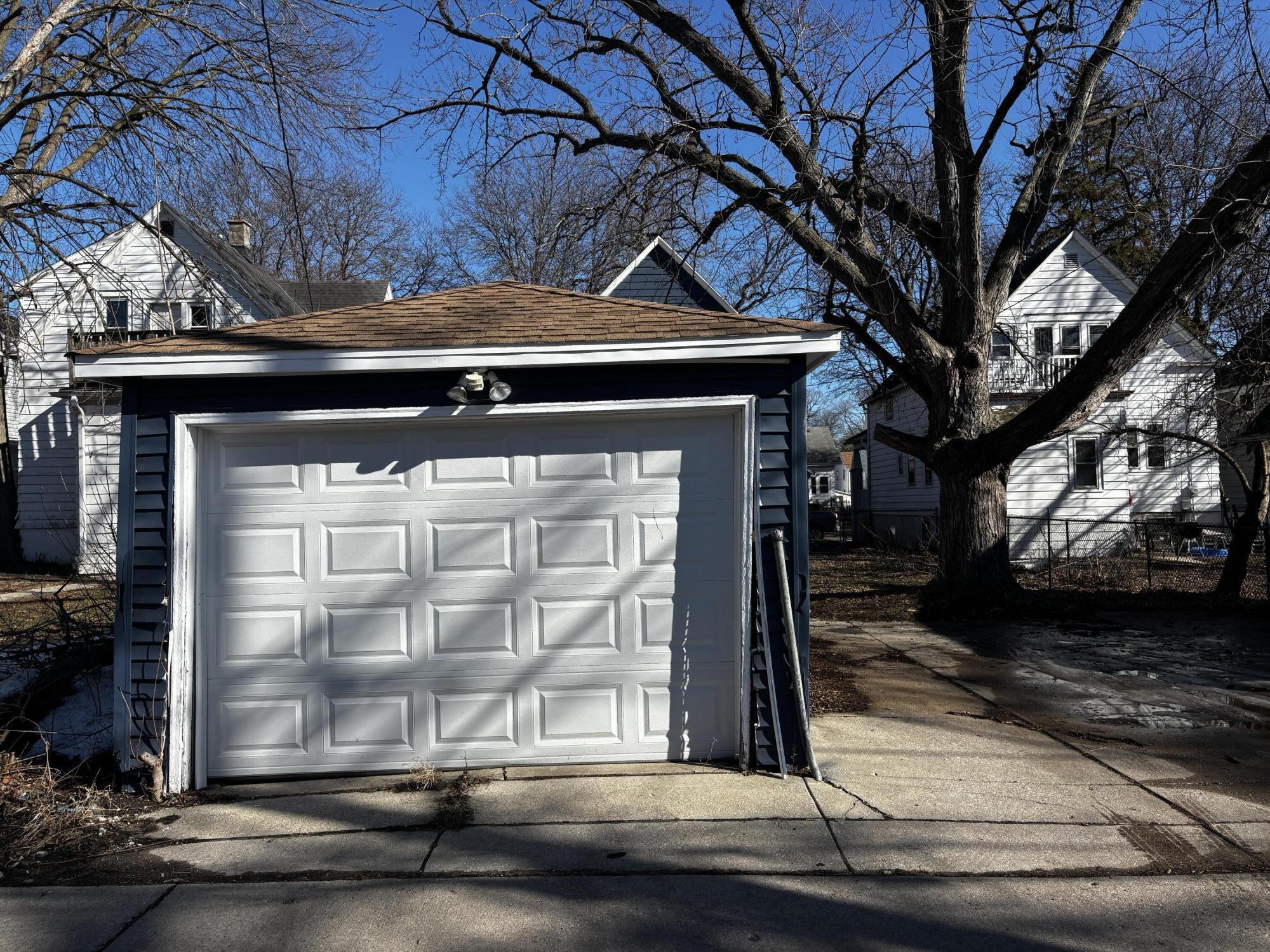 5525 North 36th Street Milwaukee, WI 53209 - Photo 29 of 39 Garage
