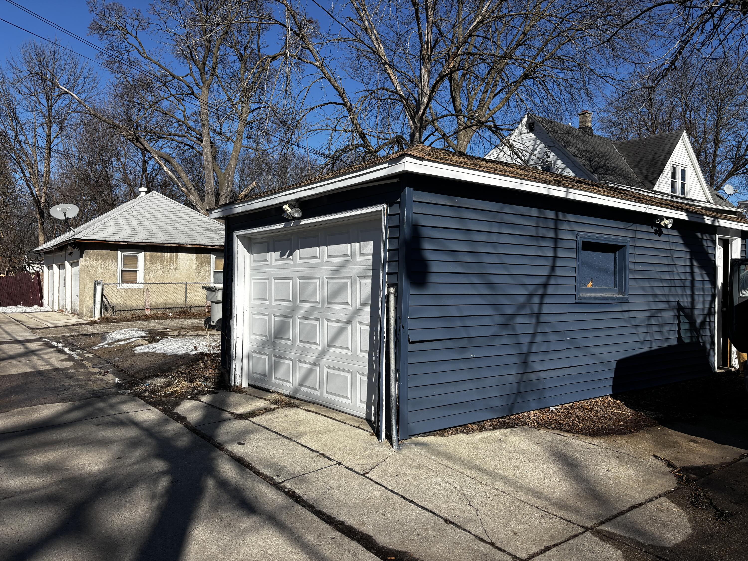 5525 North 36th Street Milwaukee, WI 53209 - Photo 31 of 39 Garage