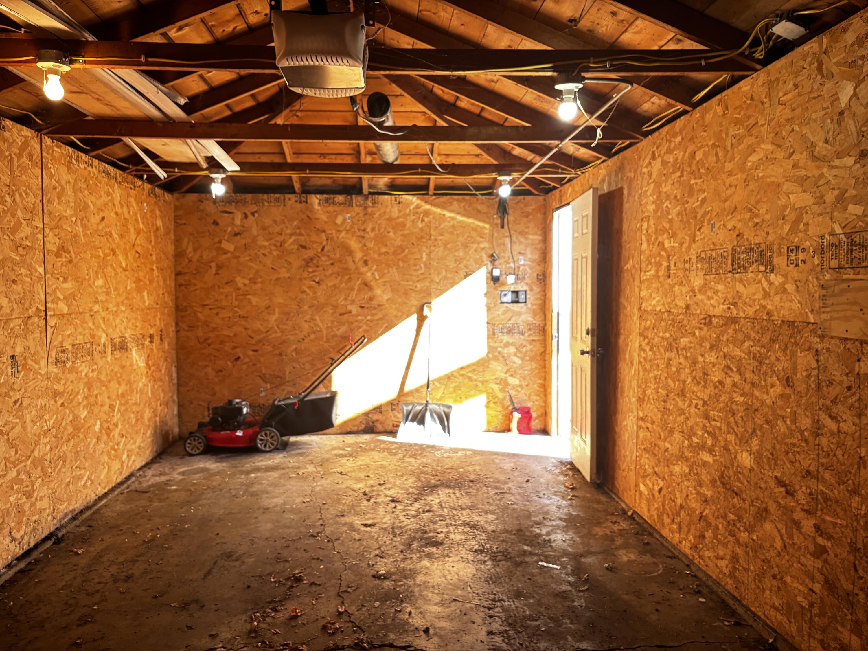 5525 North 36th Street Milwaukee, WI 53209 - Photo 33 of 39 Garage