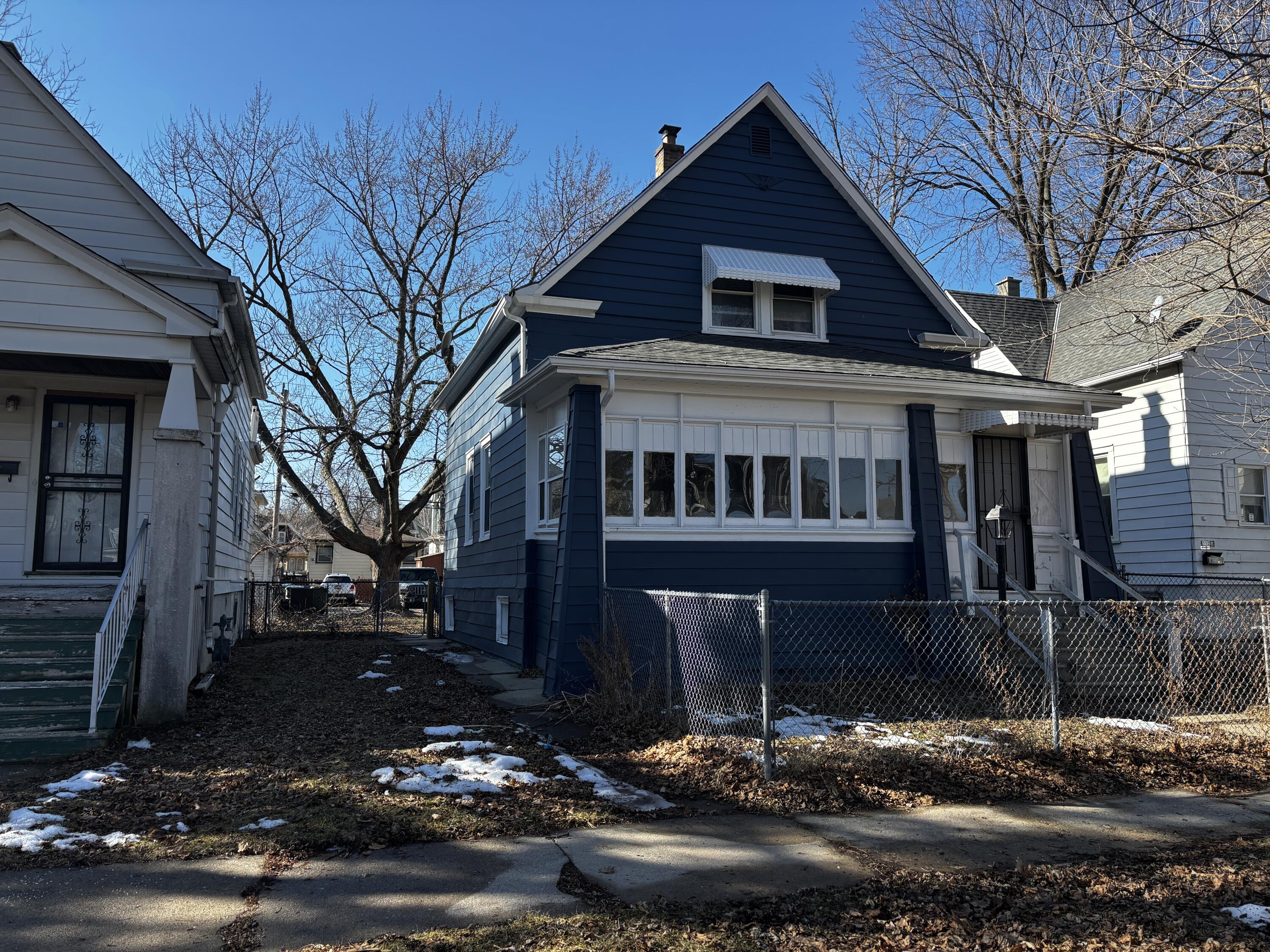 5525 North 36th Street Milwaukee, WI 53209 - Photo 35 of 39 Fenced-in front yard
