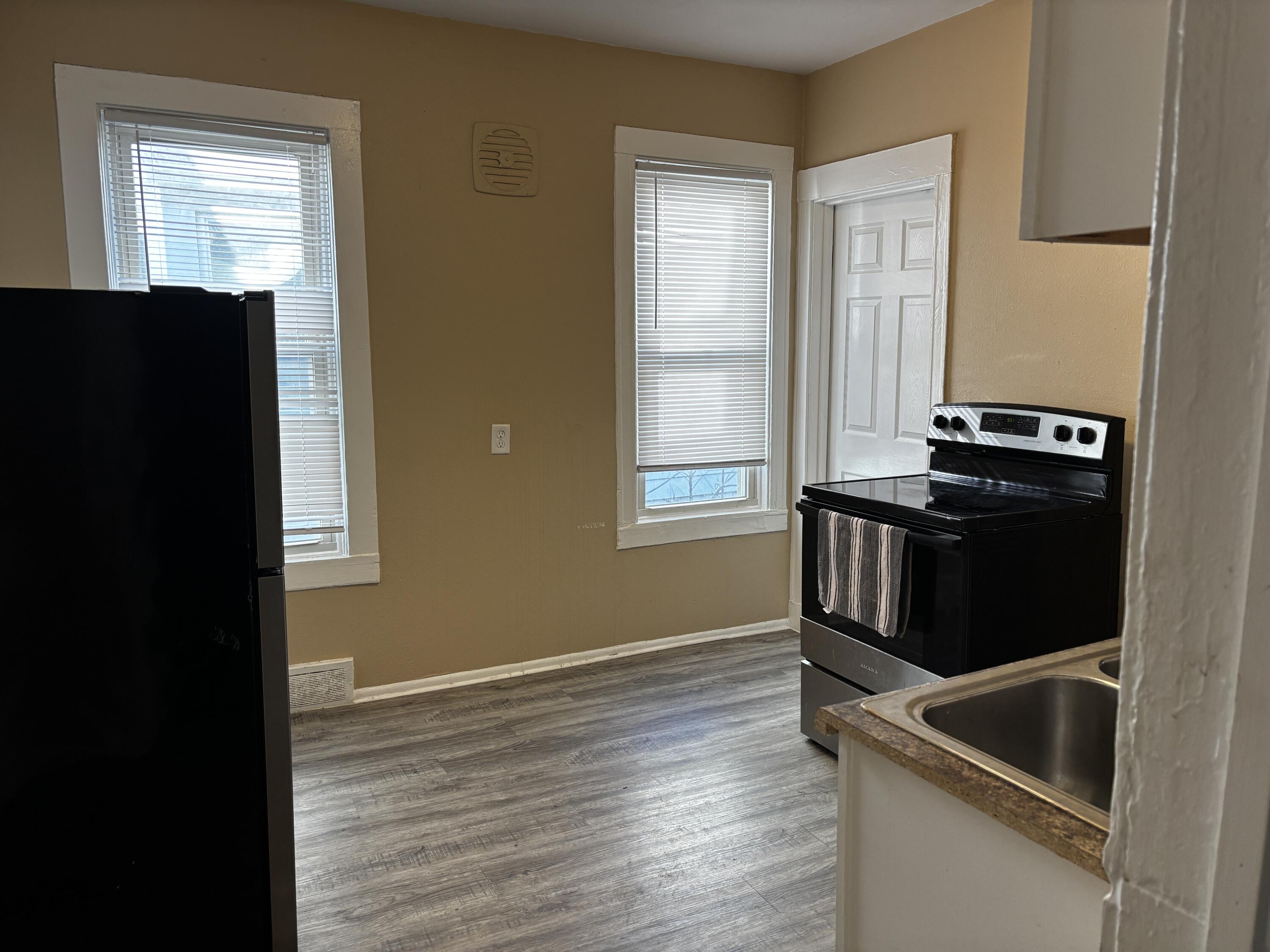5525 North 36th Street Milwaukee, WI 53209 - Photo 5 of 39 Kitchen
