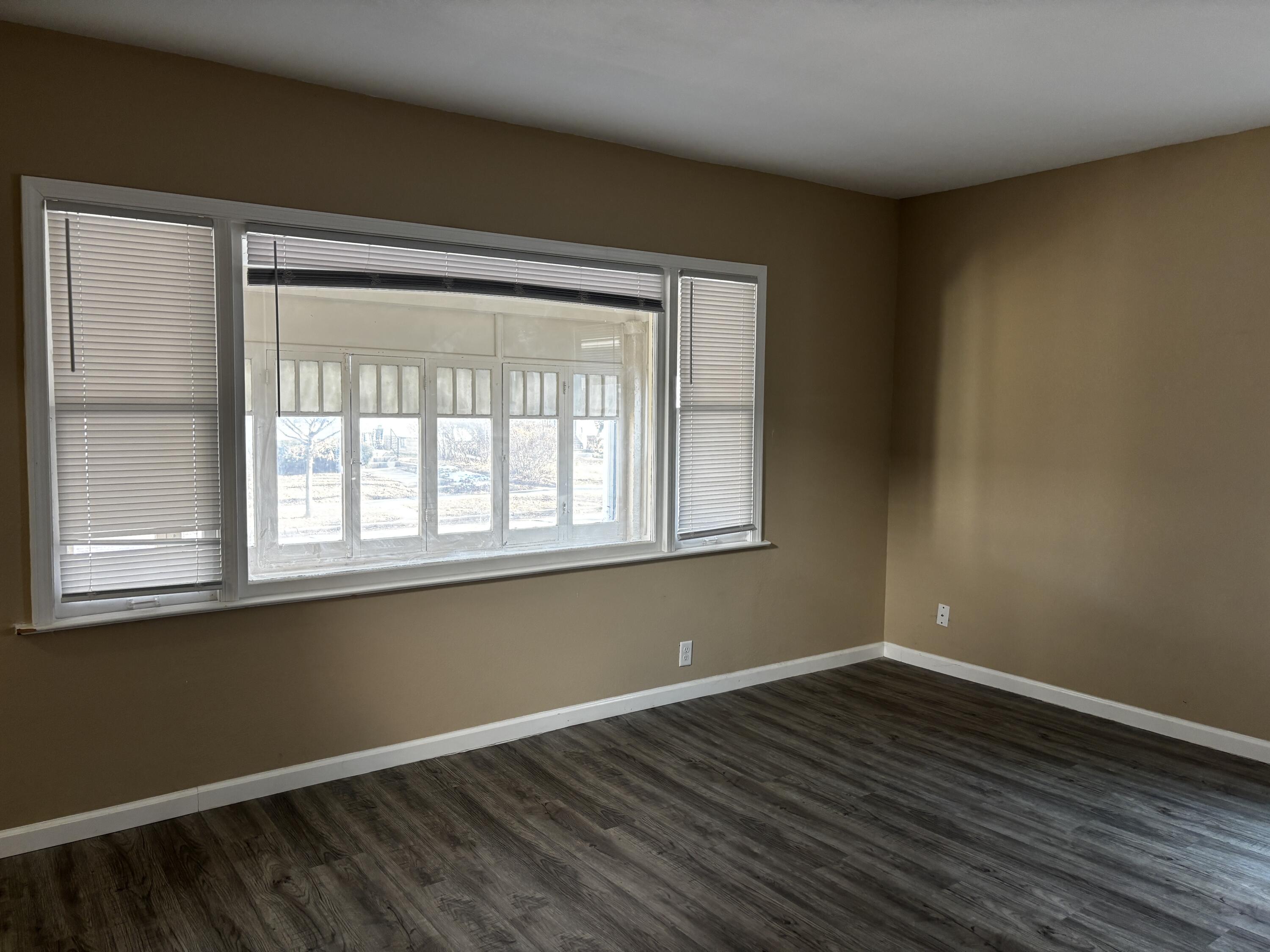 5525 North 36th Street Milwaukee, WI 53209 - Photo 8 of 39 Living Rm