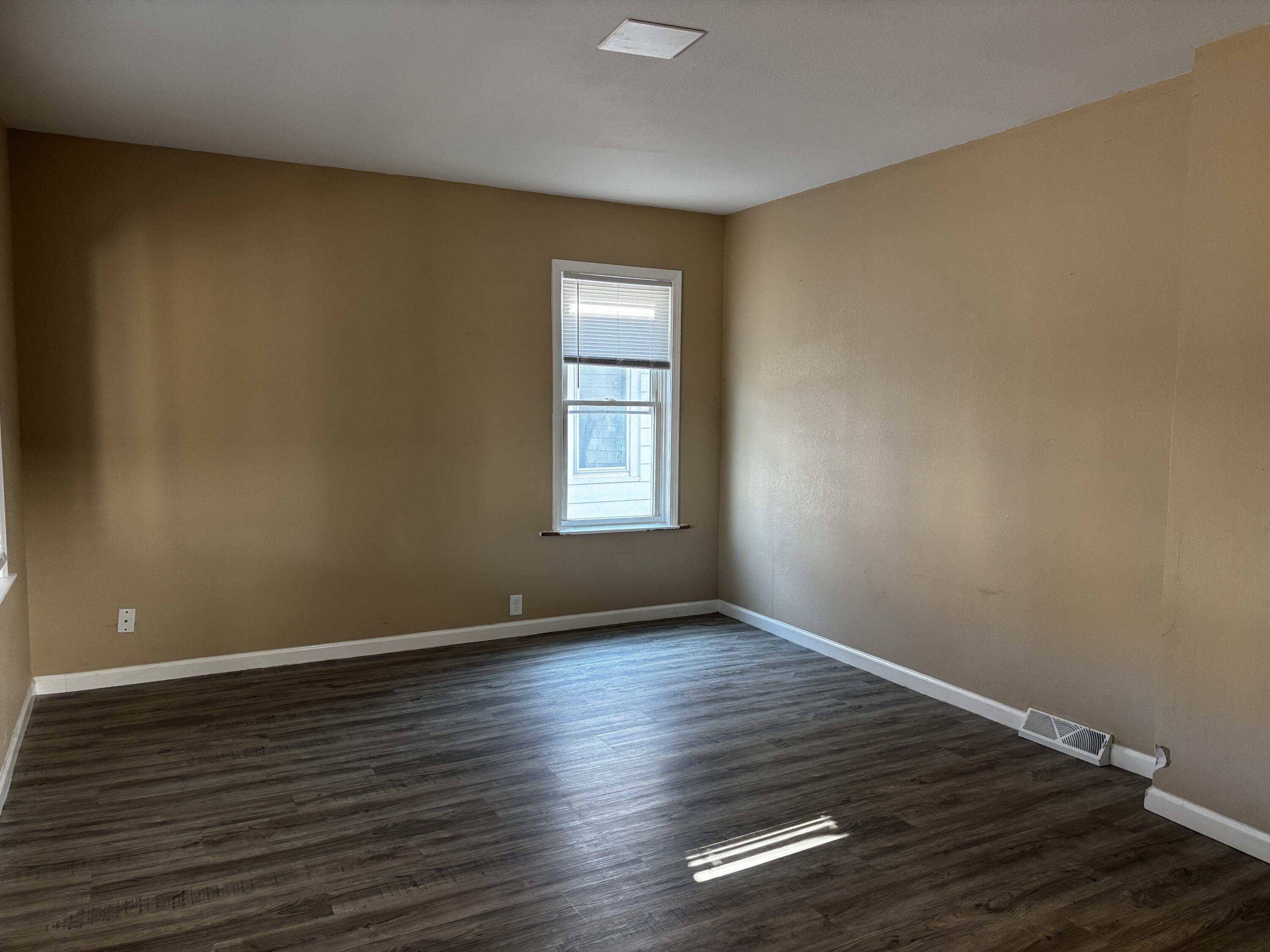 5525 North 36th Street Milwaukee, WI 53209 - Photo 9 of 39 Living Rm