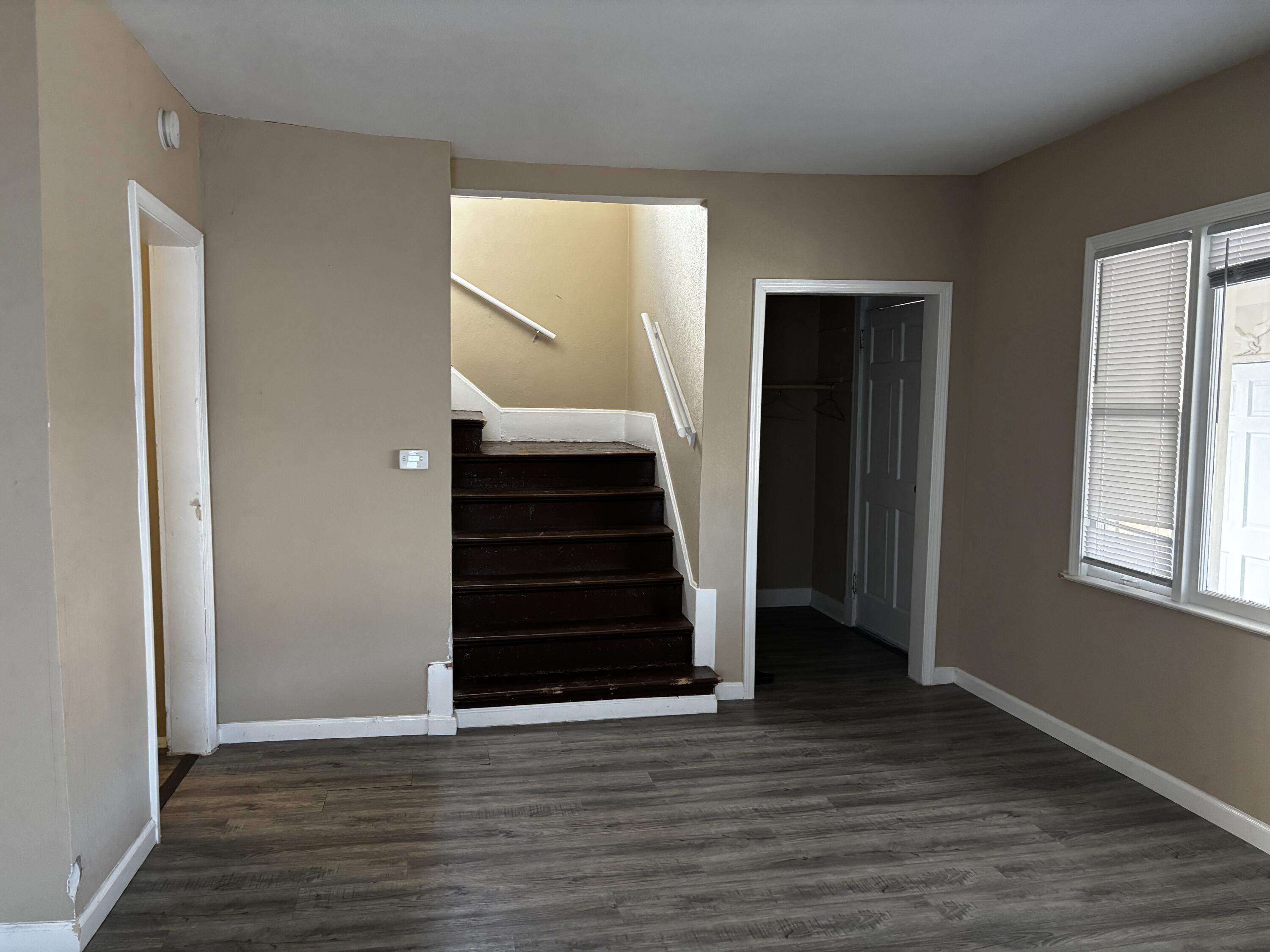 5525 North 36th Street Milwaukee, WI 53209 - Photo 10 of 39 Living Rm