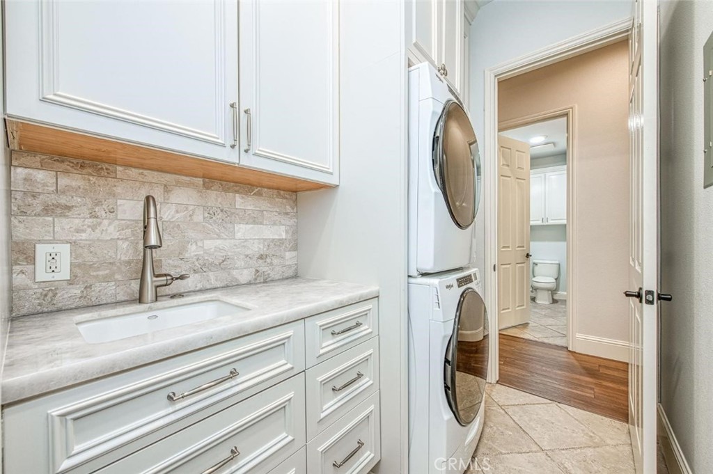 1867 North Rector Avenue Clovis, CA 93619 - Photo 19 of 49 a bathroom with a sink and a mirror