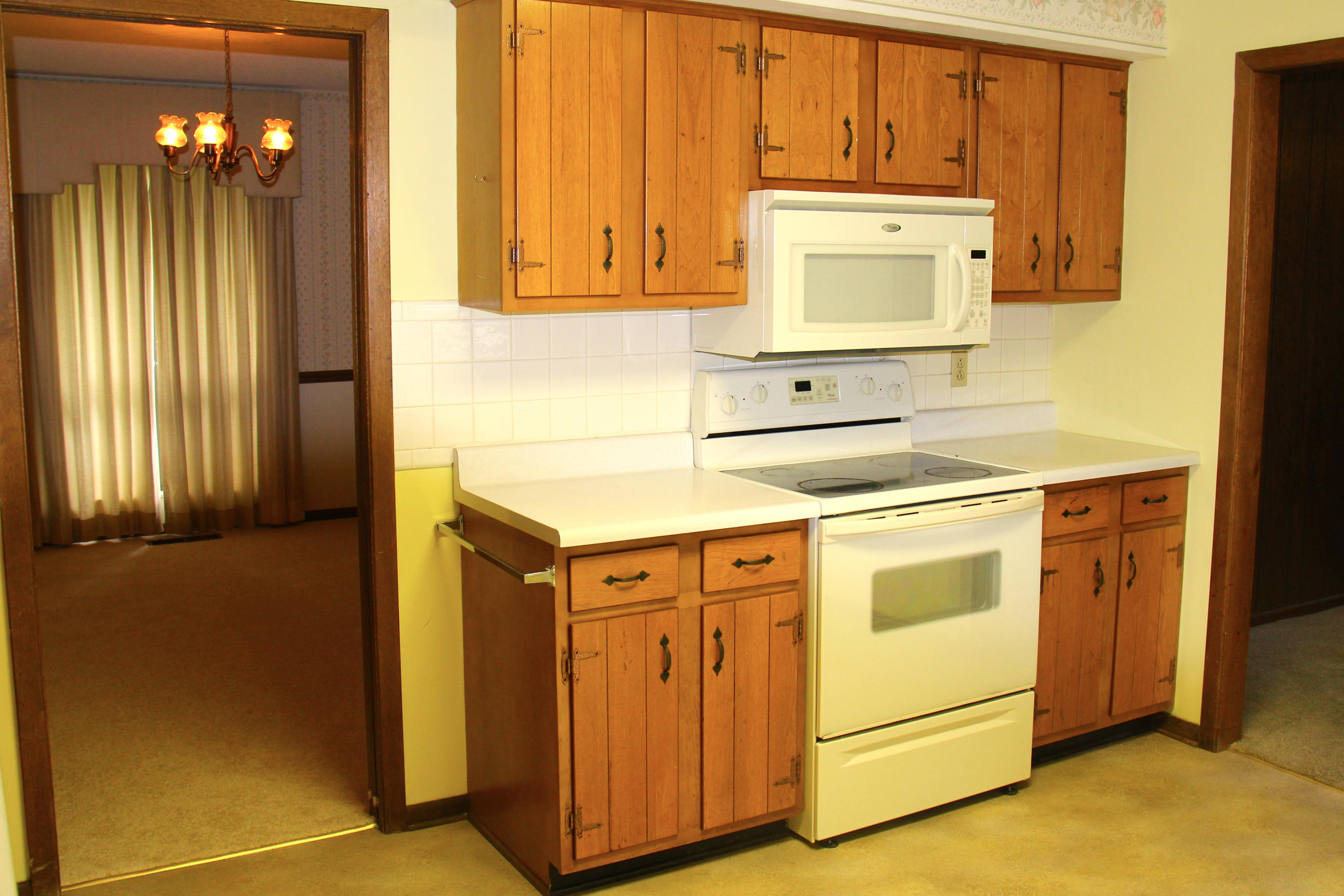1005 Corning Road Knoxville, TN 37923 - Photo 8 of 27 Newer Stove and Microwave
