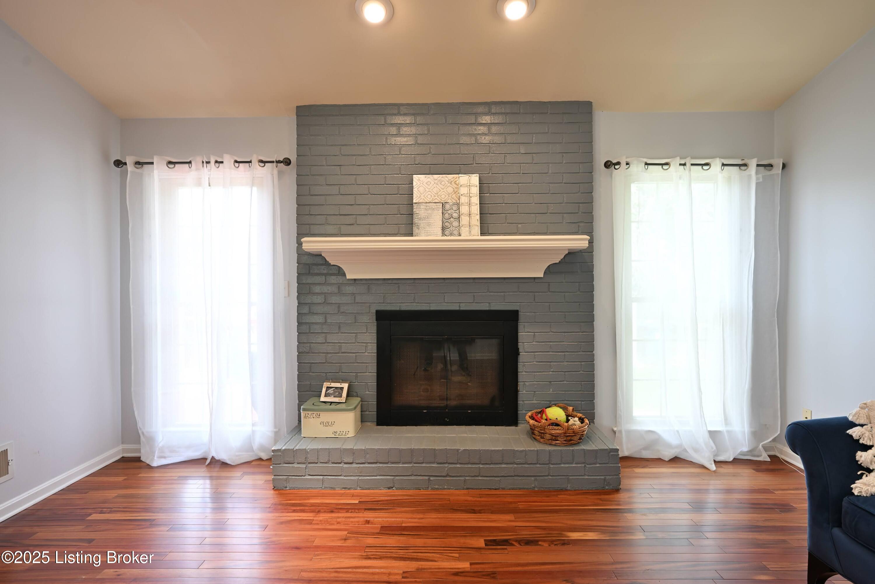 2813 Dandor Road Louisville, KY 40220 - Photo 6 of 30 Living Room