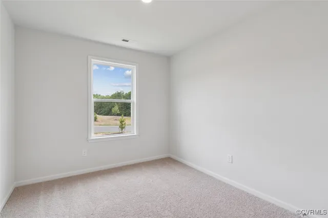 a view of a house with backyard and garden