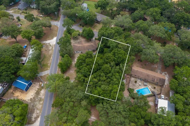 a view of a yard with a tree