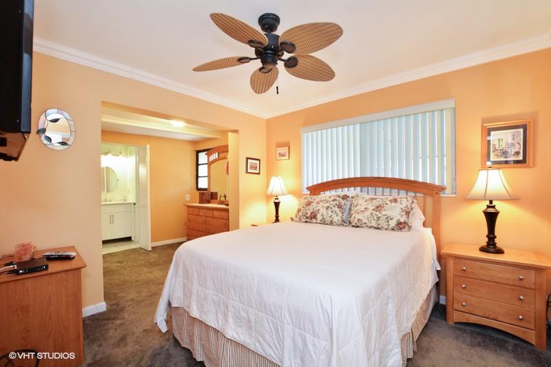 333 Northeast 28th Street Boca Raton, FL 33431 - Photo 6 of 11 MASTER BEDROOM