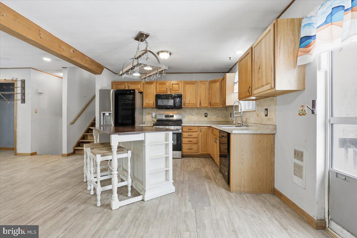 199 Magic Mountain Road Henryville, PA 18332 - Photo 14 of 61 Kitchen