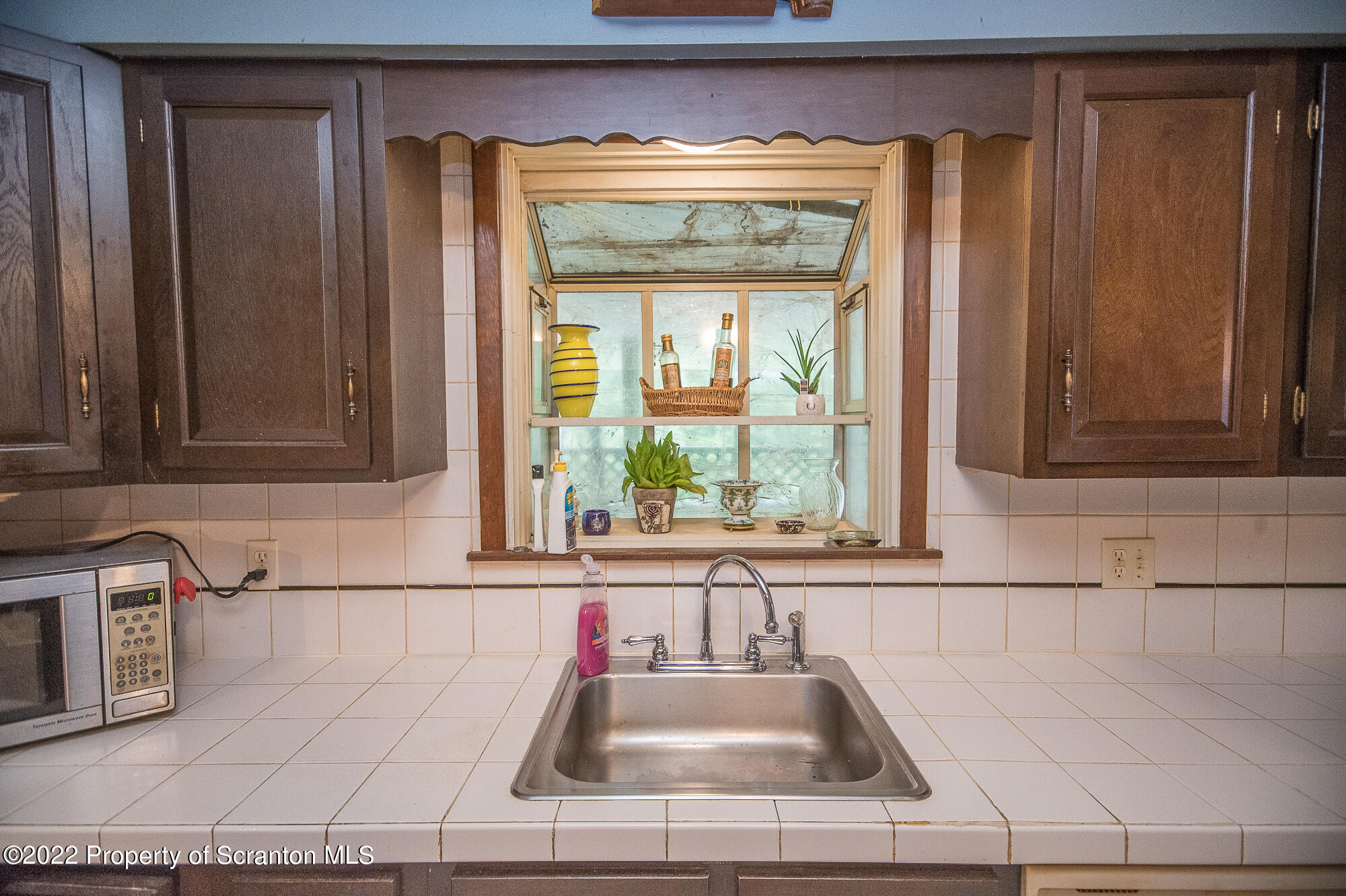 1971 Becks Crossing Road Moscow, PA 18444 - Photo 5 of 31 a bathroom with a sink and a bathtub