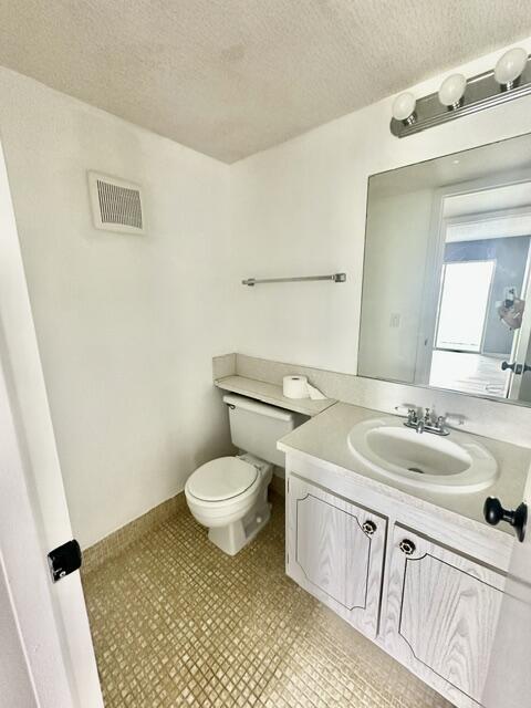 99 Brighton C Boca Raton, FL 33434 - Photo 10 of 36 1/2 Bathroom