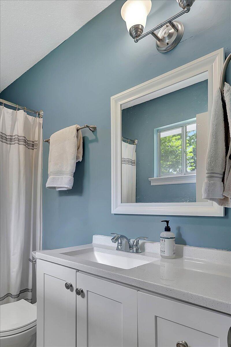 824 Graysville Road Chattanooga, TN 37421 - Photo 12 of 31 Master Bath