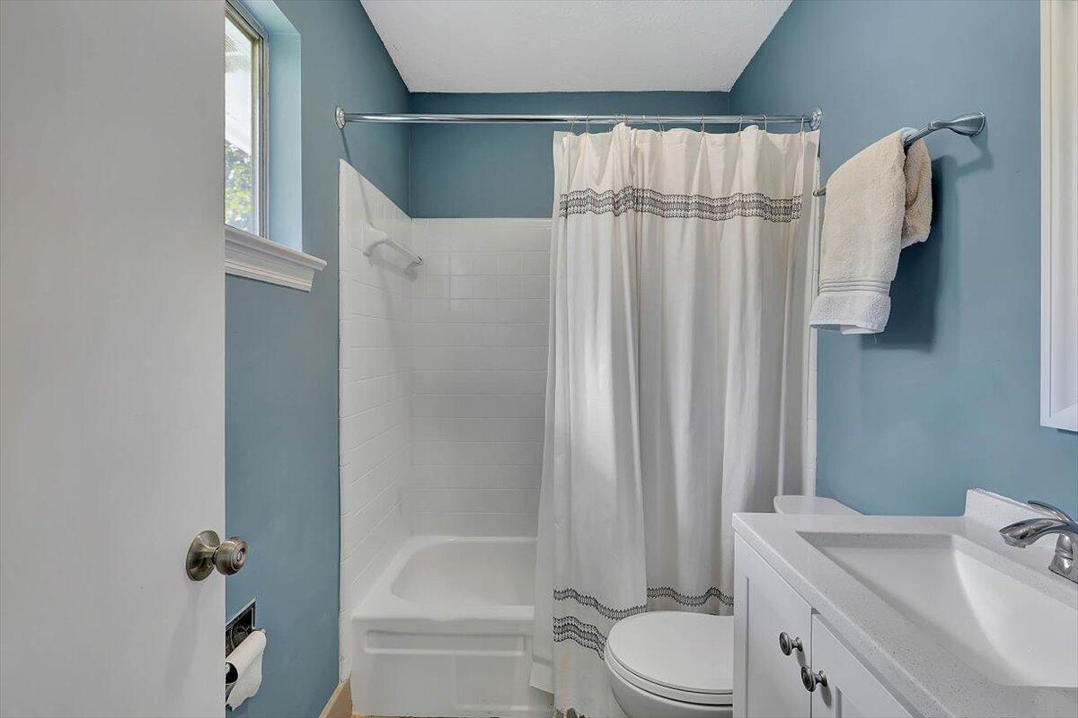 824 Graysville Road Chattanooga, TN 37421 - Photo 13 of 31 Master Bath