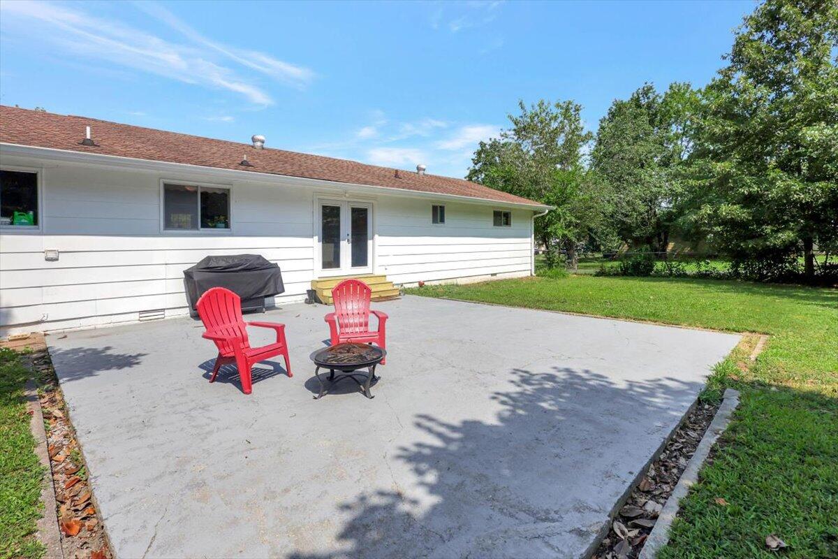 824 Graysville Road Chattanooga, TN 37421 - Photo 20 of 31 Back Patio