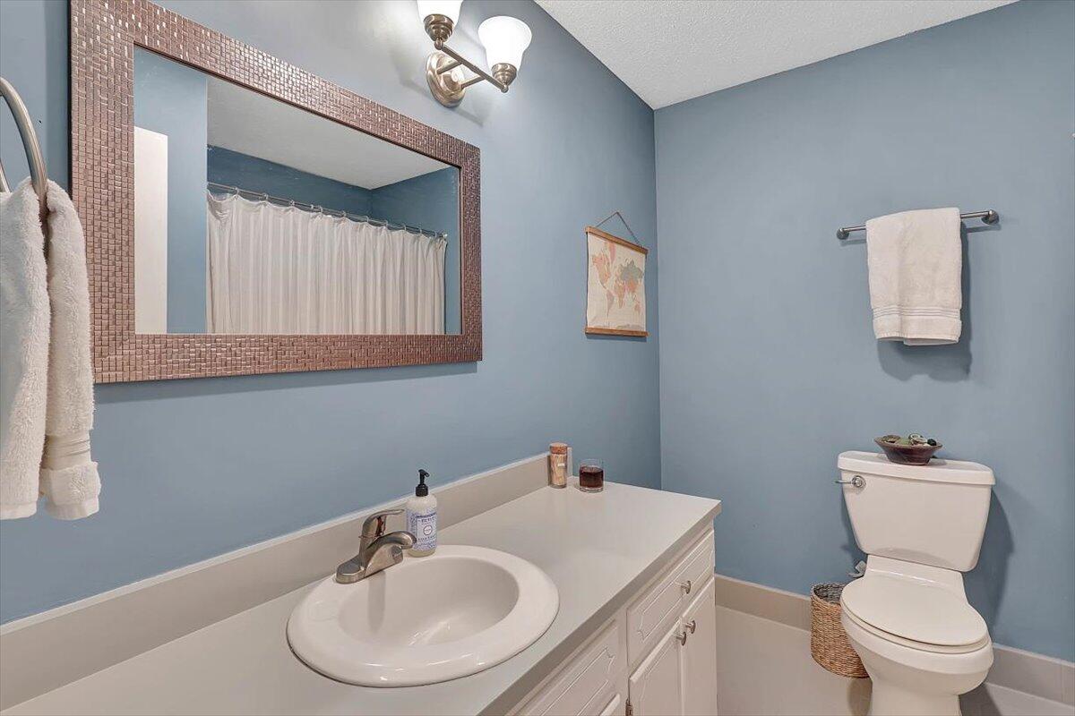 824 Graysville Road Chattanooga, TN 37421 - Photo 8 of 31 Full Hall Bath