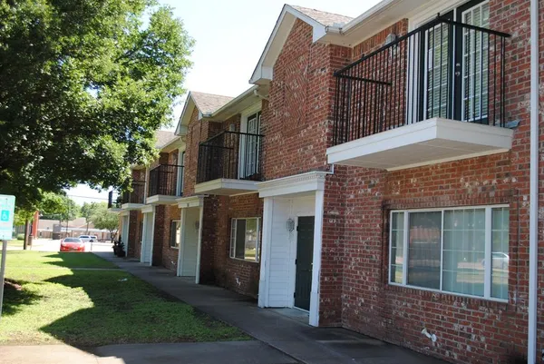 $1,350 | 255 North Dallas Avenue, Unit 107, Lancaster, TX 75146