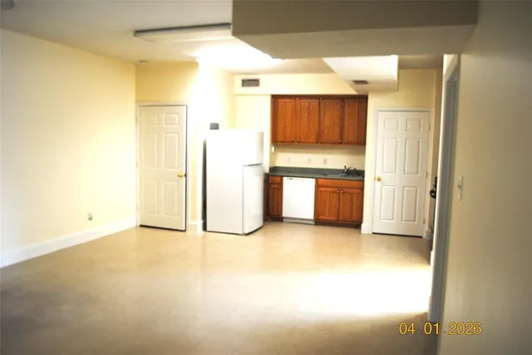 $1,350 | 255 North Dallas Avenue, Lancaster, TX 75146