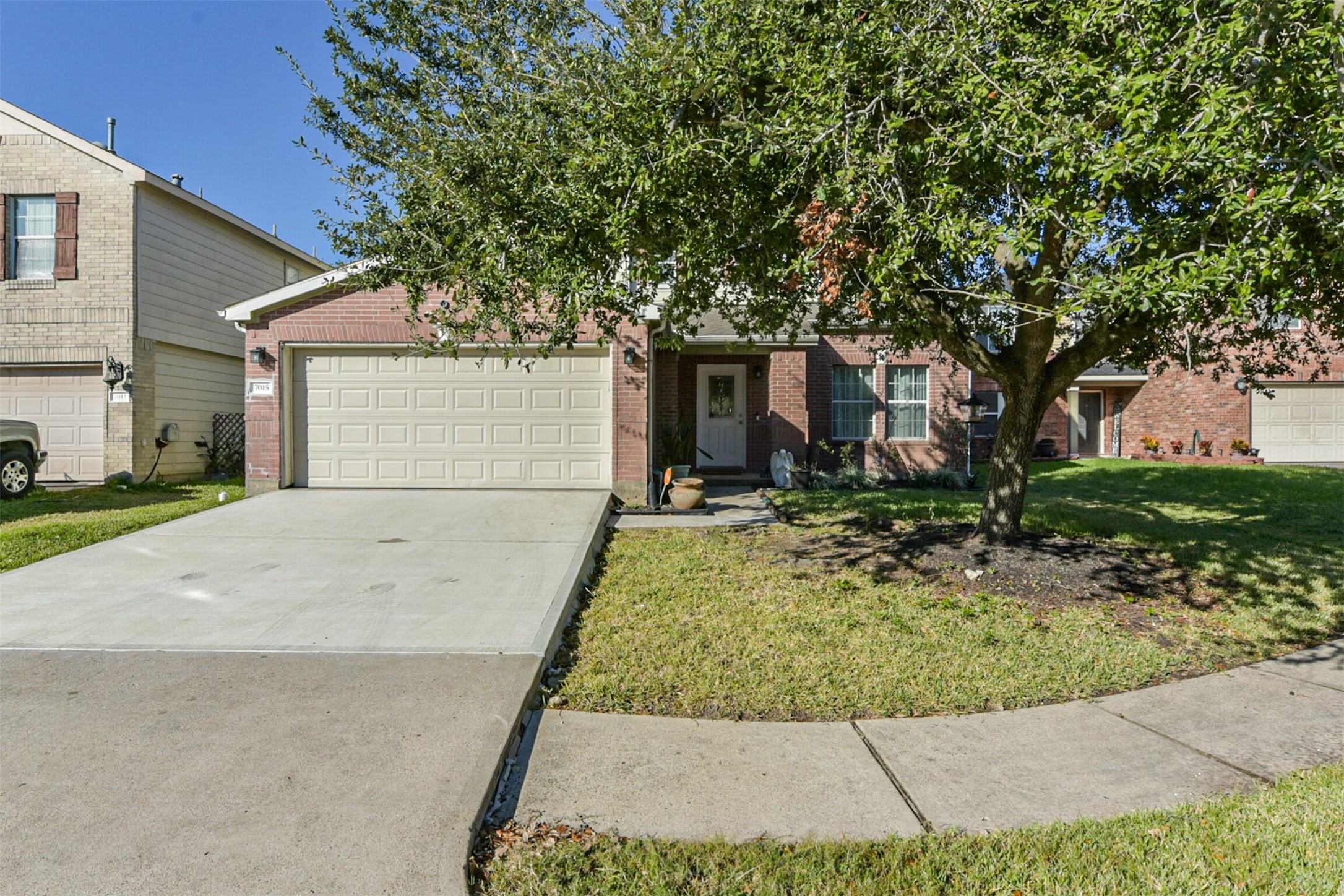 7015 Falling Cherry Place Houston, TX 77049 - Photo 3 of 42 front view of house with a yard