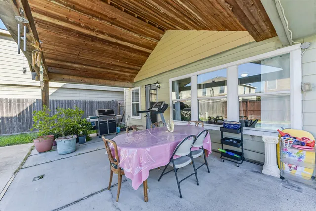 a view of a house with backyard and porch