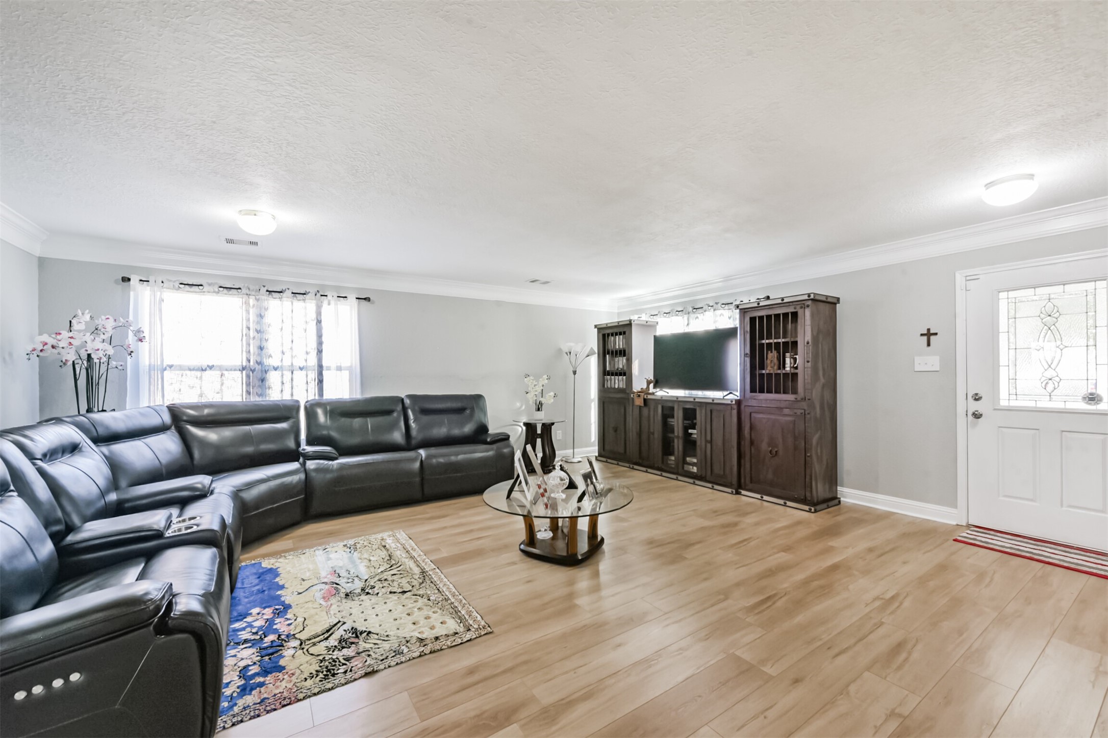 7015 Falling Cherry Place Houston, TX 77049 - Photo 8 of 42 a living room with furniture