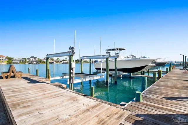 a view of a tennis court