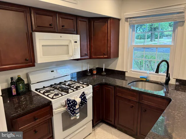 $2,000 | 470 Dresher Road, Unit B5, Horsham, PA 19044