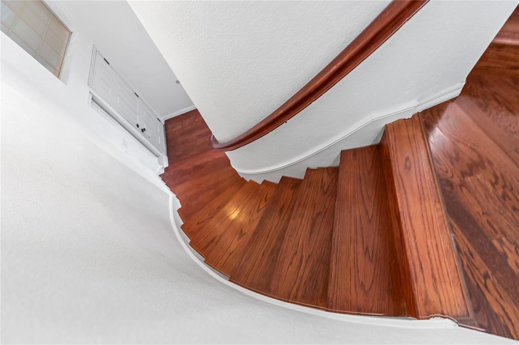 9447 Abbey Road Irving, TX 75063 - Photo 17 of 40 a view of entryway