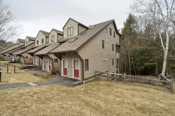 $299,900 | 127 Mountains Edge Road, Unit 211, West Windsor, VT 05037