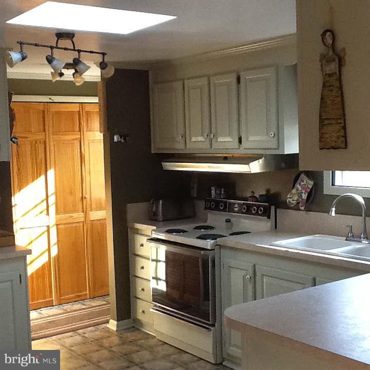 152 Indian Lake Road Winchester, VA 22603 - Photo 19 of 26 Kitchen