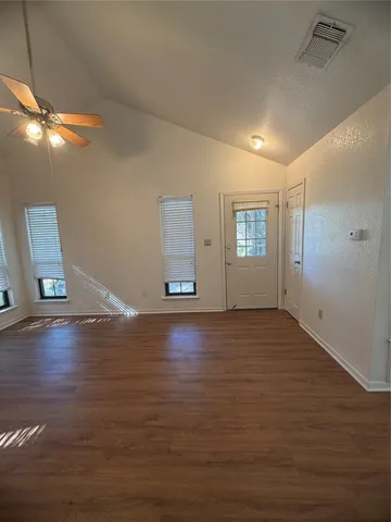 $1,200 | 728 West San Antonio Street, Unit 730A, Lockhart, TX 78644