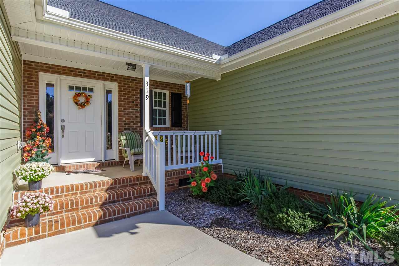 Wonderful porch to welcome your guests