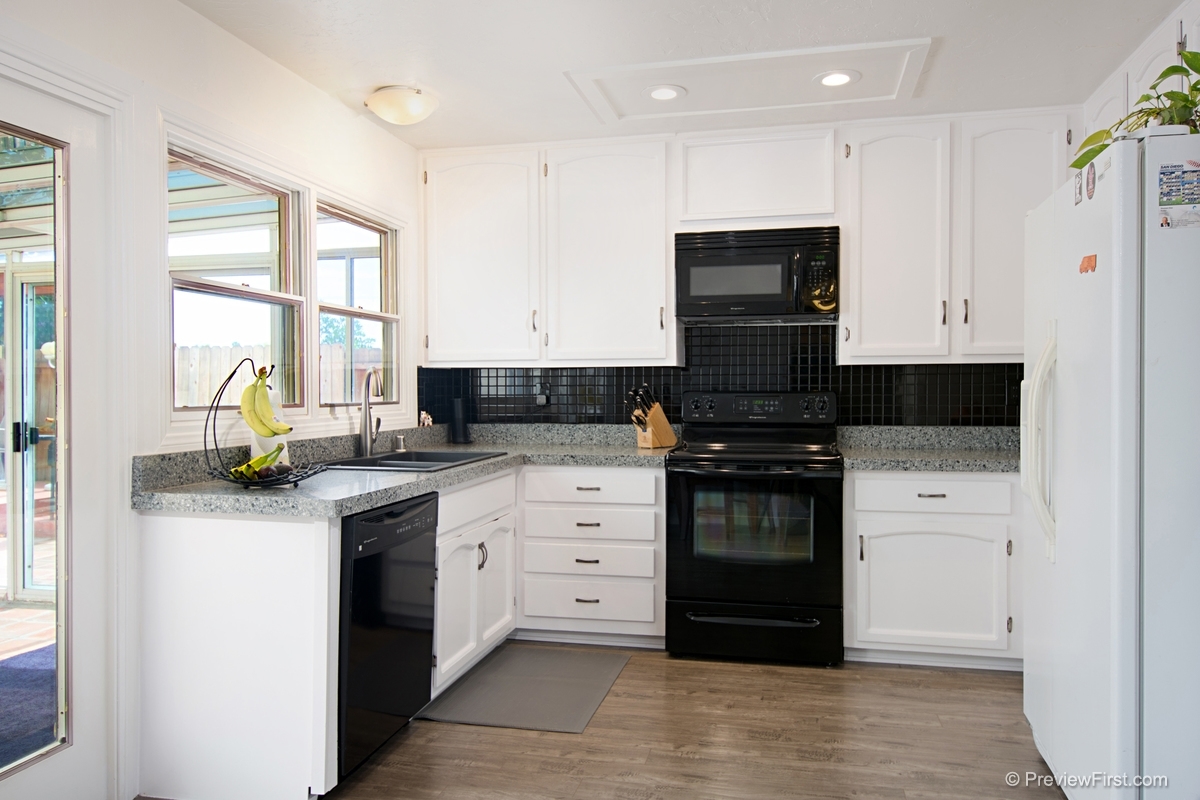 1721 Greentree Road Encinitas, CA 92024 - Photo 10 of 25