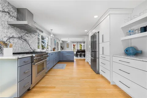 $2,295,000 | 5 Maloney Lane, Middletown, RI 02842