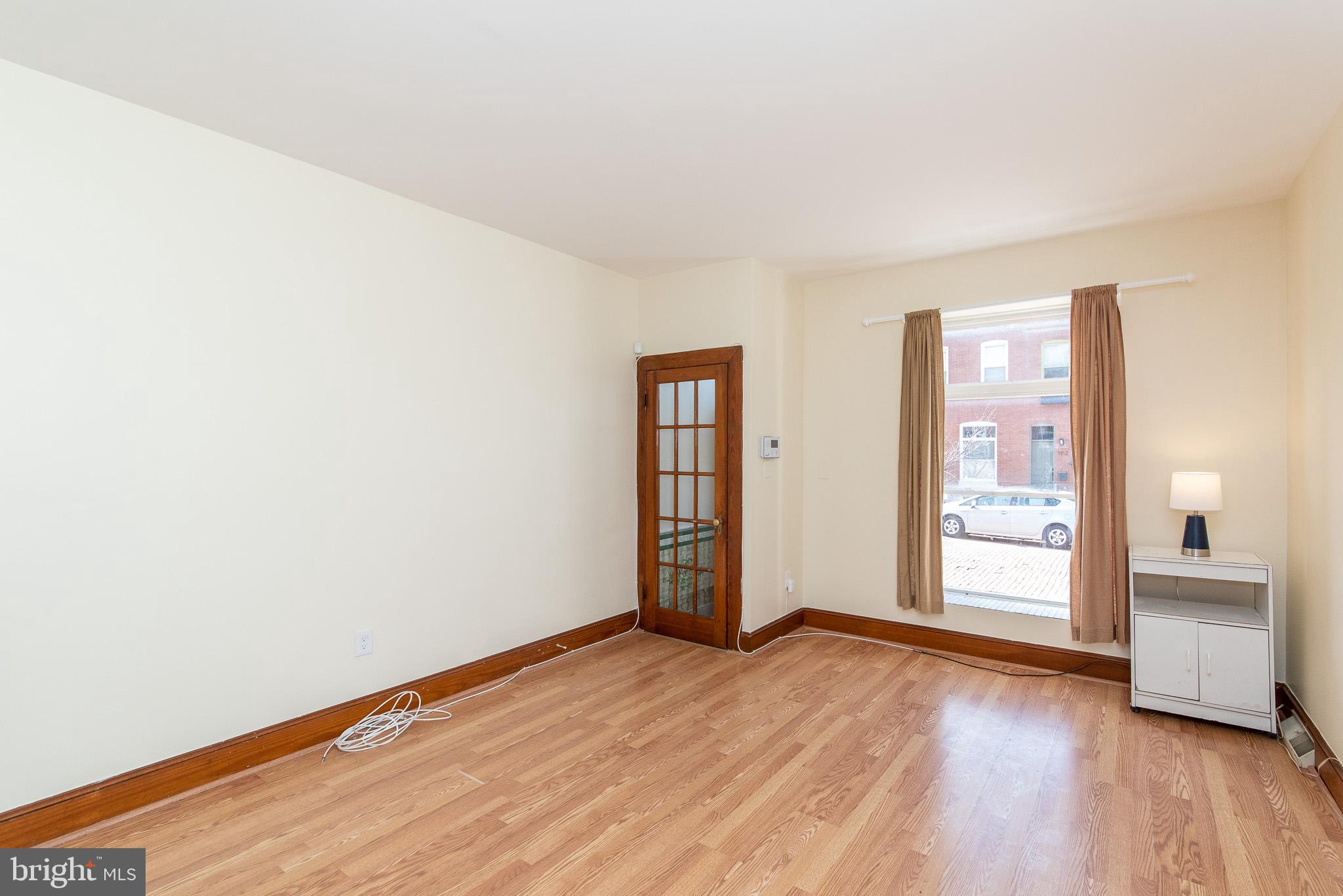 103 Rochester Place Baltimore, MD 21224 - Photo 11 of 47 Living Room
