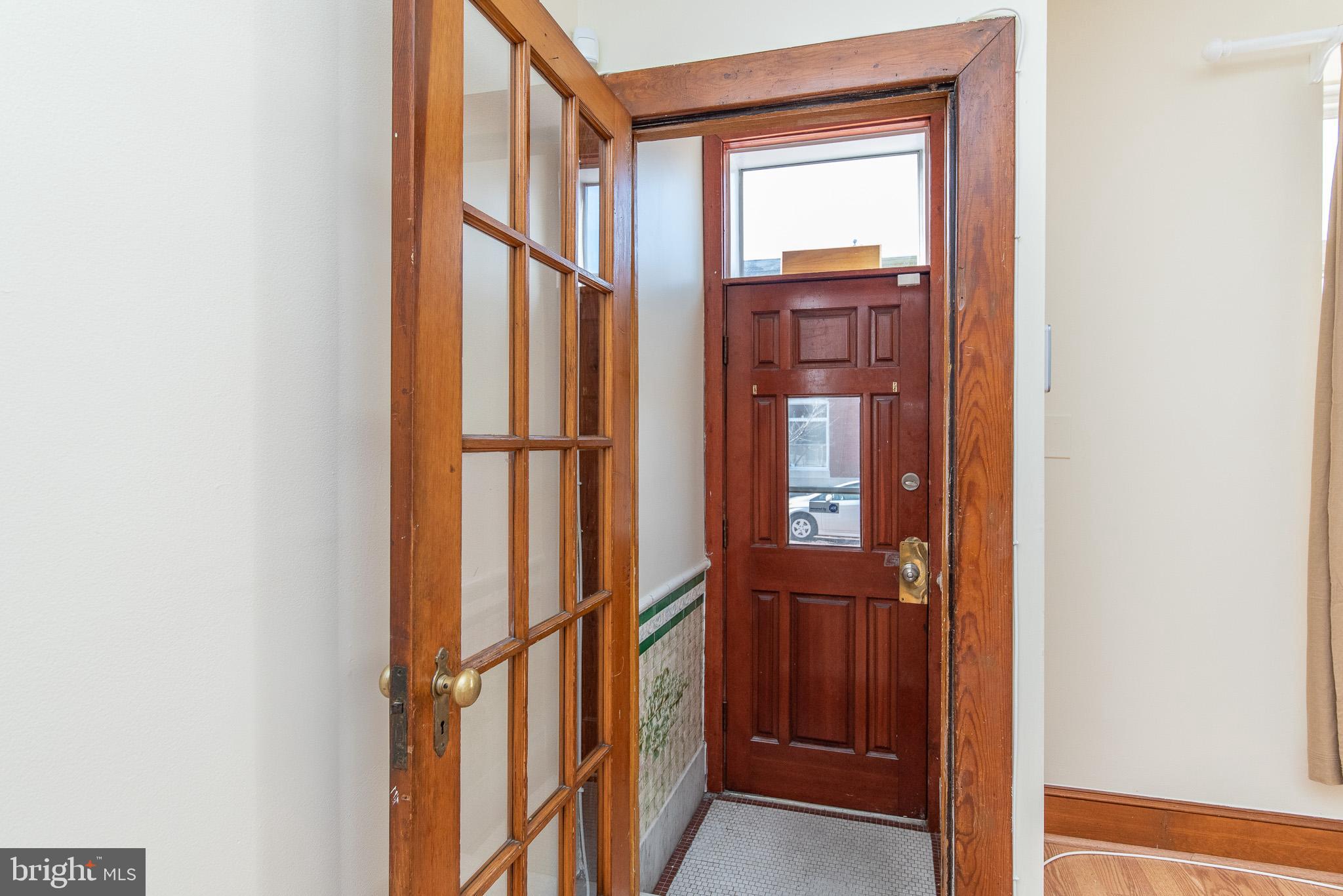 103 Rochester Place Baltimore, MD 21224 - Photo 6 of 47 Entry