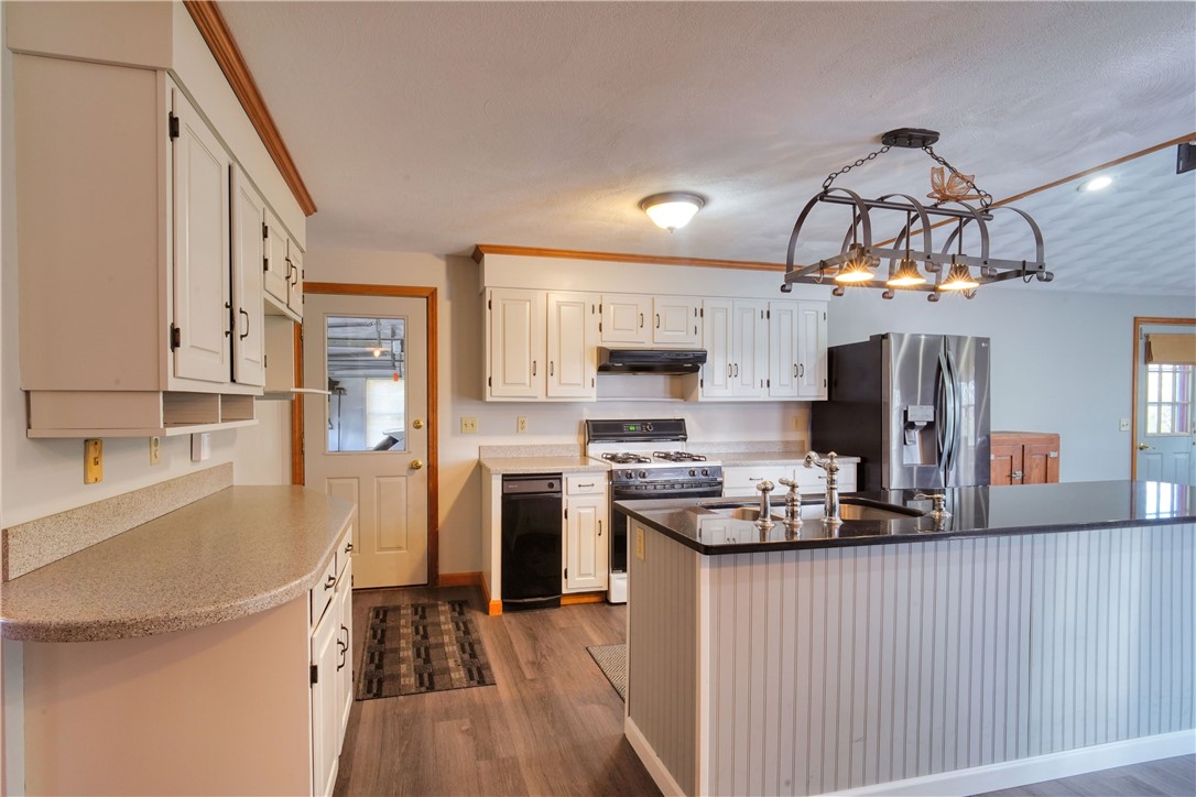 42 Kiley Way Coventry, RI 02816 - Photo 7 of 43