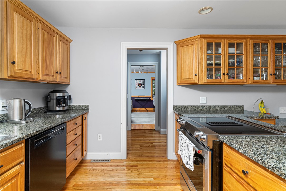 761 North Main Road Jamestown, RI 02835 - Photo 13 of 39