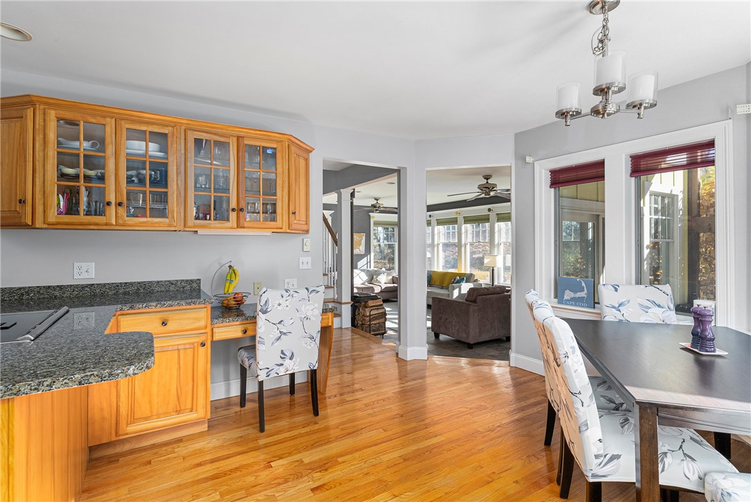 761 North Main Road Jamestown, RI 02835 - Photo 10 of 39 Looks to Living/family Room