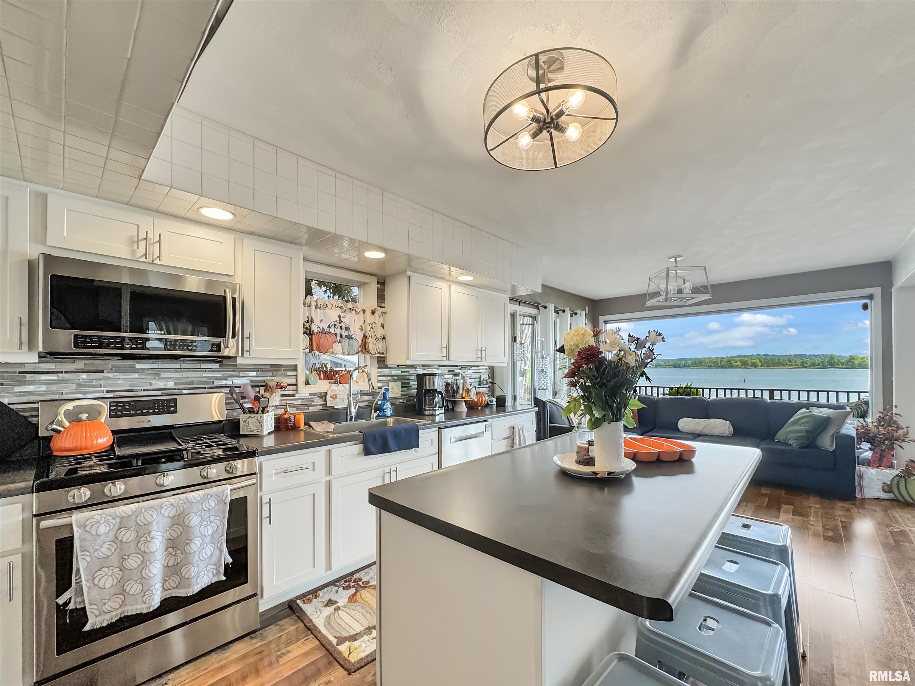 4218 North Galena Road Peoria, IL 61611 - Photo 10 of 62