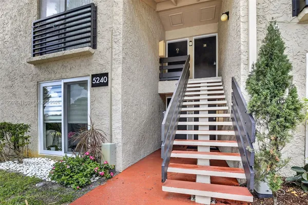 $2,275 | 5240 Northeast 6th Avenue, Unit H26, Oakland Park, FL 33334