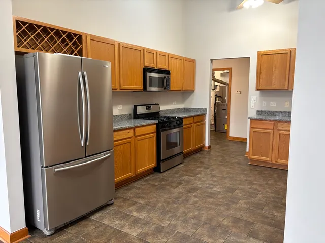 $2,200 | 16649 Oak Park Avenue, Unit 205, Tinley Park, IL 60477