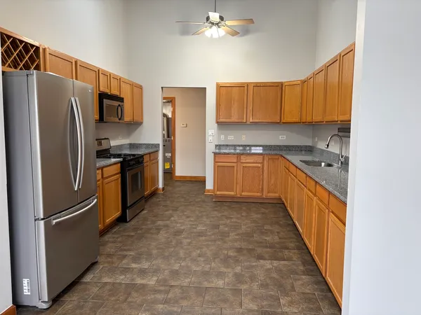 $2,200 | 16649 Oak Park Avenue, Unit 205, Tinley Park, IL 60477