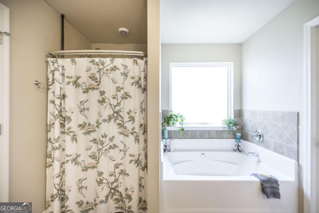 400 Ansley Avenue Perry, GA 31069 - Photo 30 of 37 a bathroom with a bathtub and shower