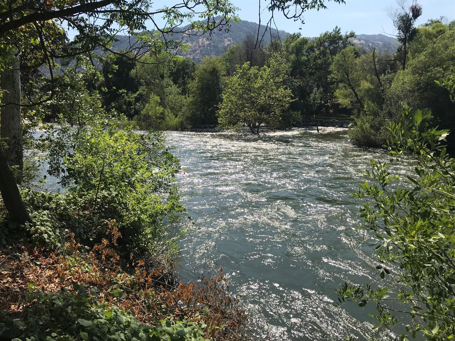 42493 Sierra Drive Three Rivers, CA 93271 - Photo 3 of 38 Facing down river from the patio of the