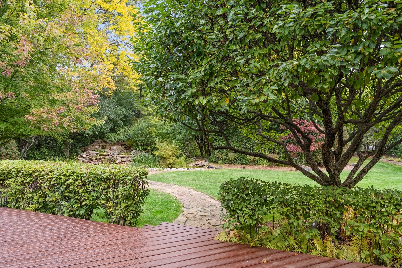 989 South Ridge Road Lake Forest, IL 60045 - Photo 7 of 36 a view of a garden