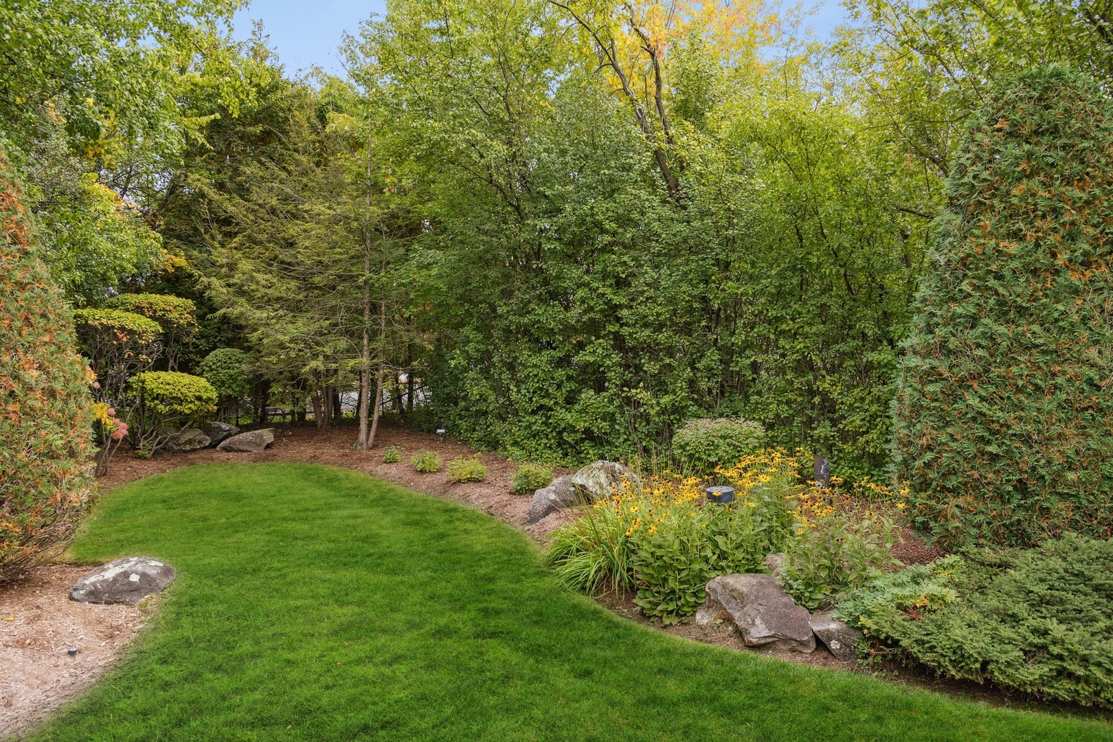 989 South Ridge Road Lake Forest, IL 60045 - Photo 8 of 36 a view of yard with green space