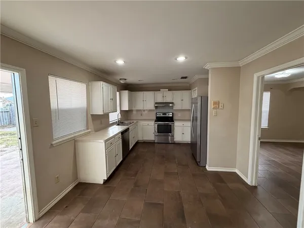 $1,950 | 918 St Bernard Street, Corpus Christi, TX 78418